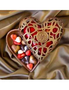 Opengewerkt chocoladehart met LOVE-zegel – cadeauverpakking