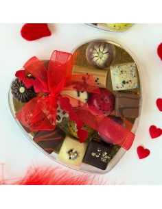 Hartvormig plexi doosje met ambachtelijke pralines