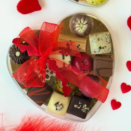 Hartvormig plexi doosje met ambachtelijke pralines