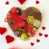 Hartvormig plexi doosje met ambachtelijke pralines
