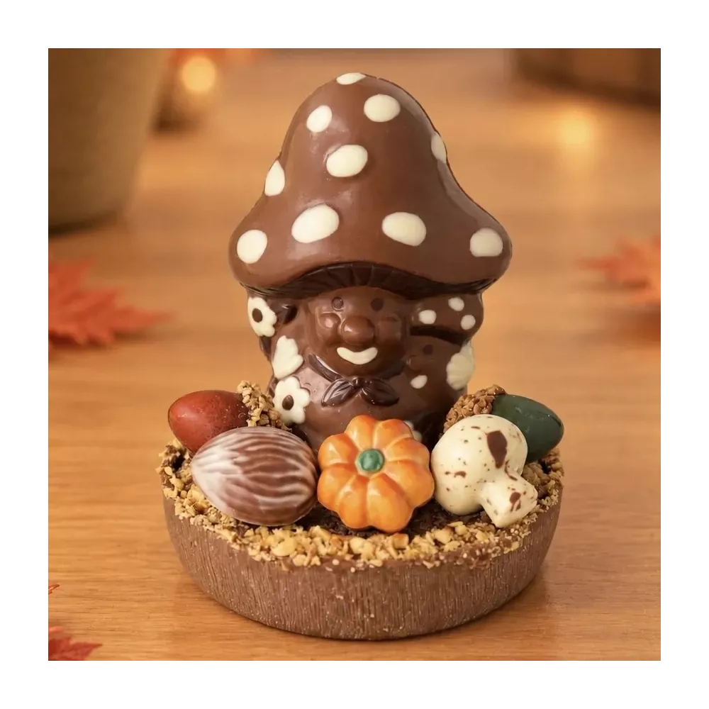 Paddenstoel in chocolade op een potje met truffels, omringd door herfstpralines: eikel, walnoot, pompoen en champignon