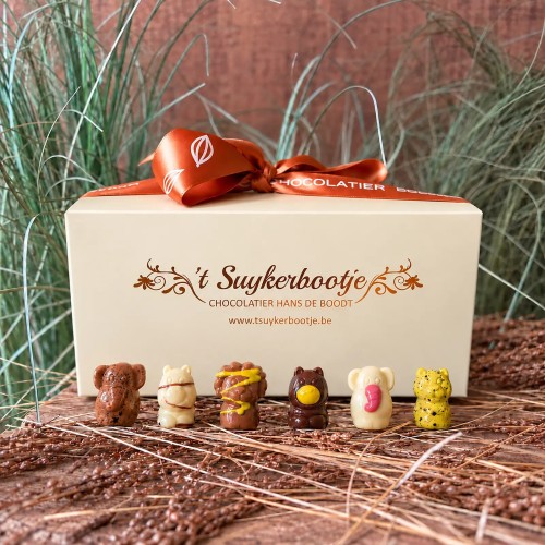 Ballotin met zoodiertjes in chocolade van 't Suykerbootje, met olifant, nijlpaard, leeuw en luipaard