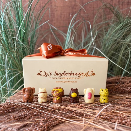 Ballotin met zoodiertjes in chocolade van 't Suykerbootje, met olifant, nijlpaard, leeuw en luipaard
