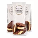 Drie zakjes caraques in witte, melk- en pure chocolade