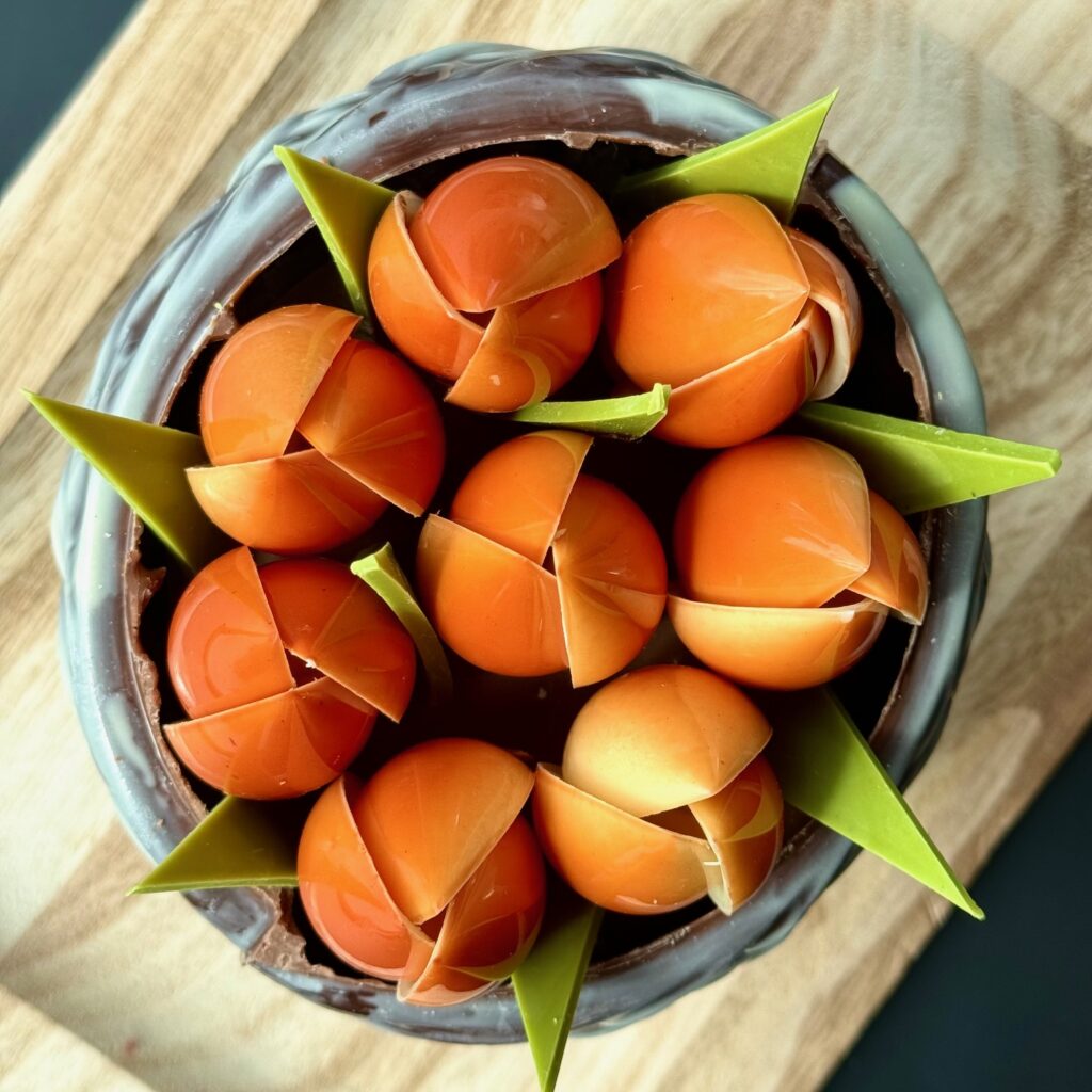 Chocolade tulpen in een uniek chocolade potje met daarin truffels