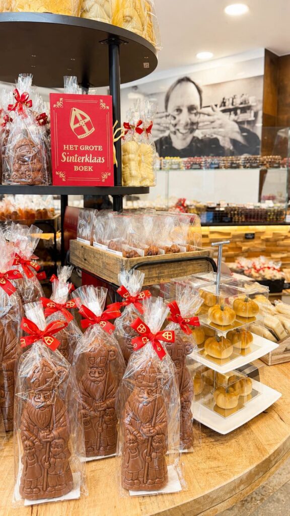 Winkelpresentatie met Sinterklaas lekkers in Puurs